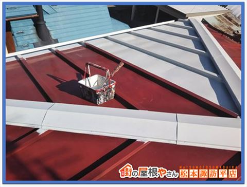 富士見町別荘屋根塗装　下塗り